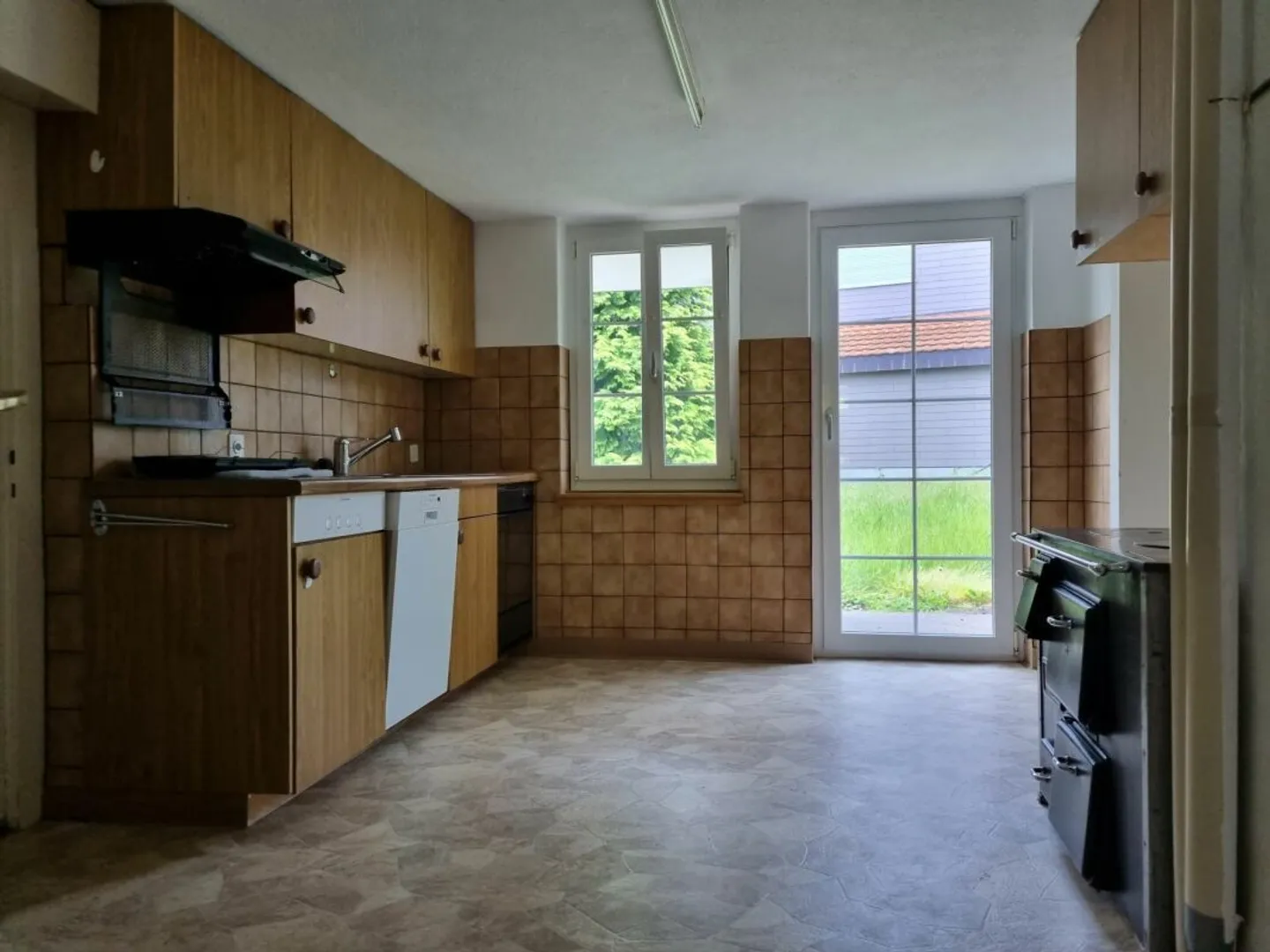 Cozy 3-room ground floor apartment in the village center - Photo 1 of 7