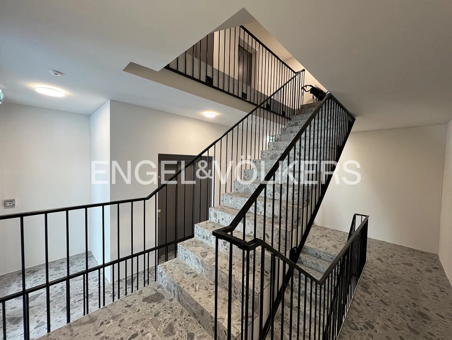 Central & Haute Qualité - Prêt pour Première Location - Photo 11 sur 12