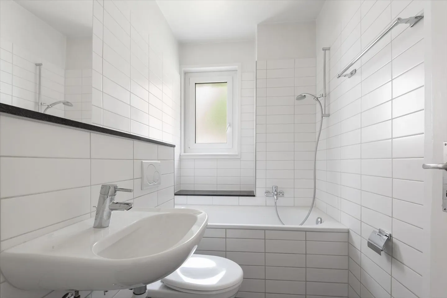 LOCATION WITH FREE DEPOSIT - Photo 4 of 9