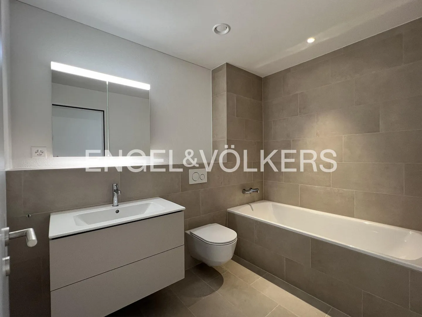 Central & Haute Qualité - Prêt pour Première Location - Photo 9 sur 12