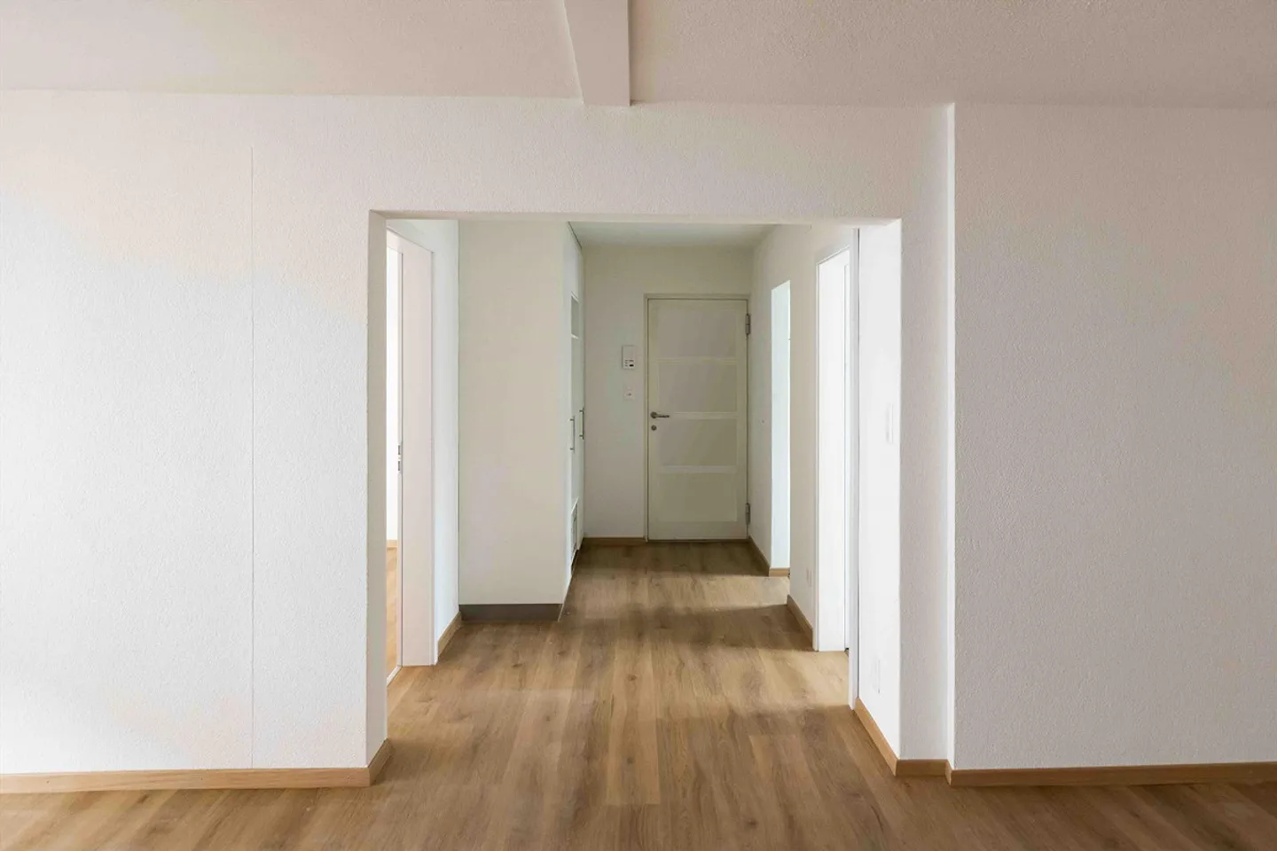 Appartement 2.5 pièces dans un emplacement central - Photo 1 sur 8