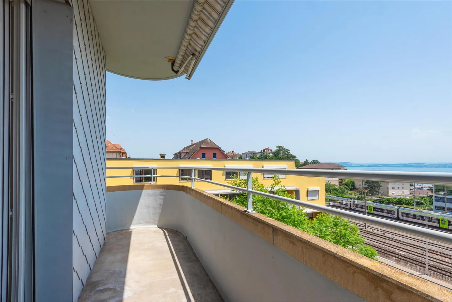 LOCATION WITH FREE DEPOSIT - Photo 8 of 9