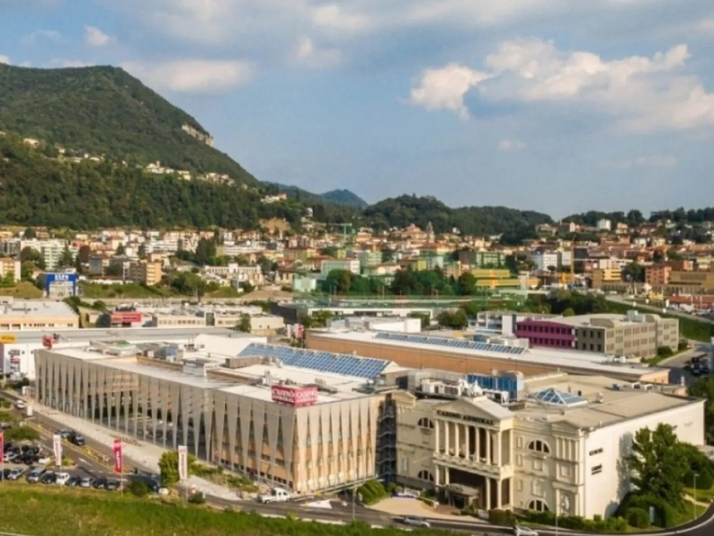Grande terreno edificabile con progetto approvato per due edifici - Foto 3 di 5