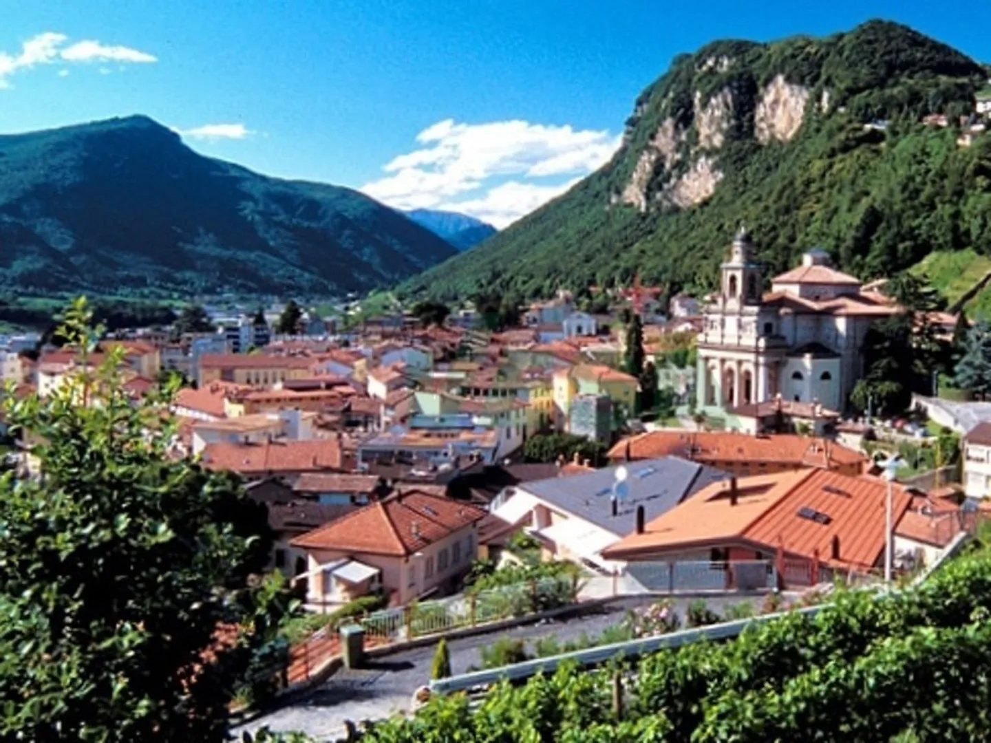 Grande terreno edificabile con progetto approvato per due edifici - Foto 4 di 5