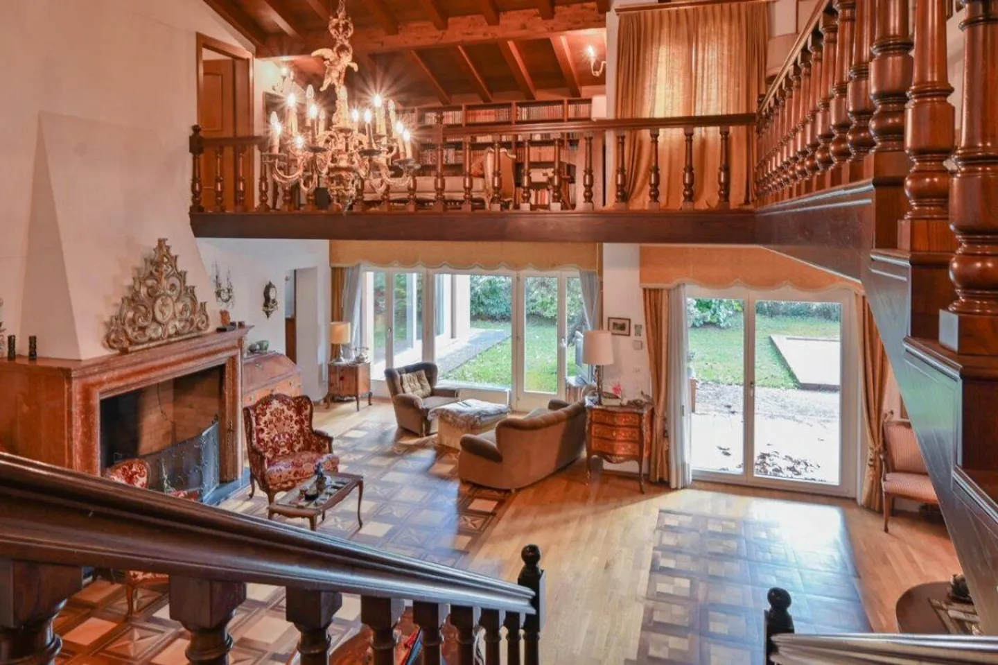Villa maestosa con piscina in posizione esclusiva - Foto 7 di 10