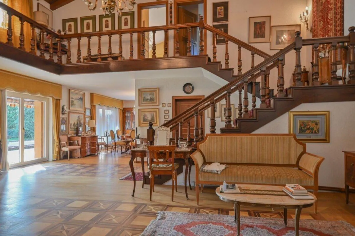 Villa maestosa con piscina in posizione esclusiva - Foto 8 di 10
