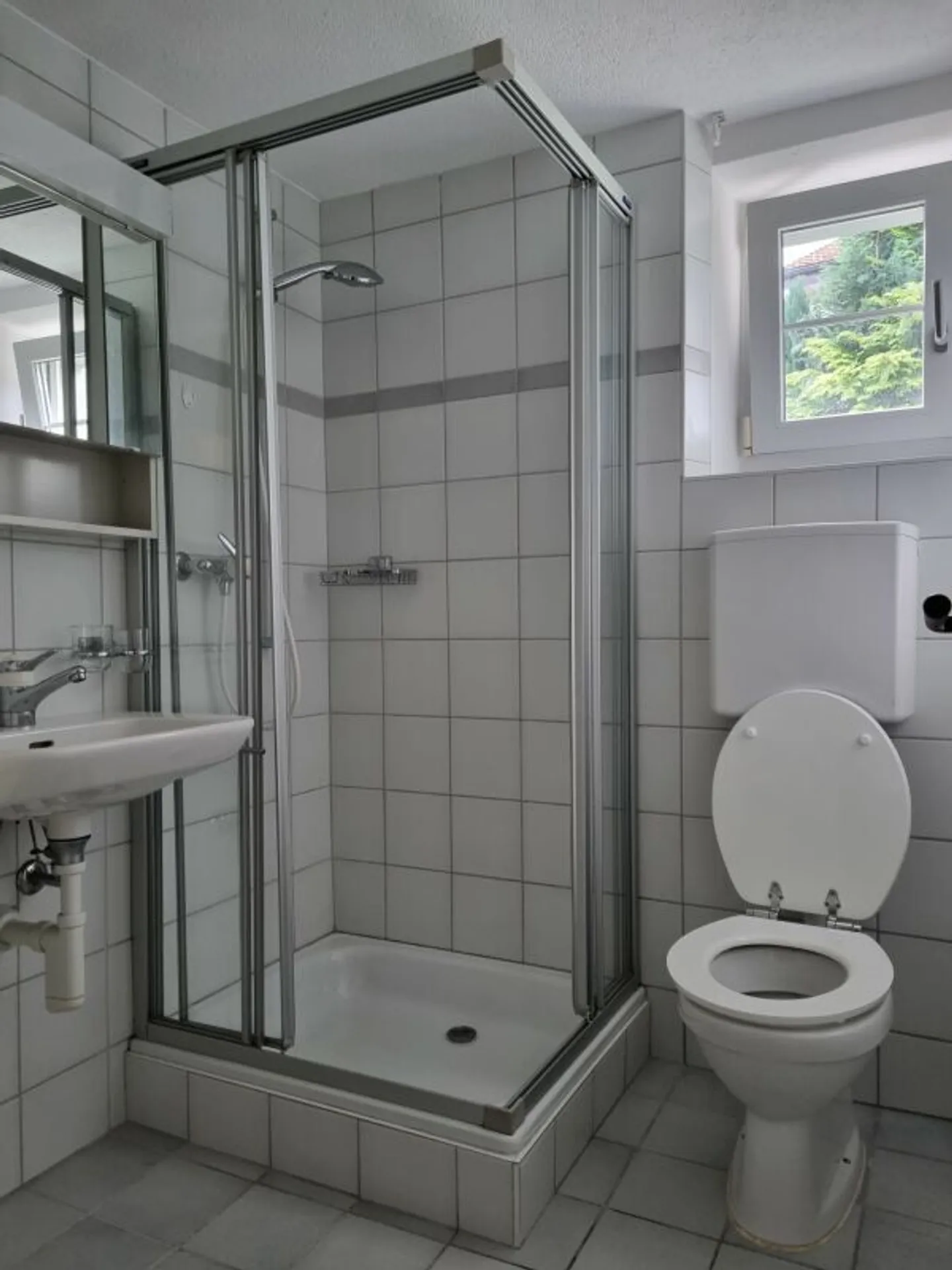 Cozy 3-room ground floor apartment in the village center - Photo 6 of 7