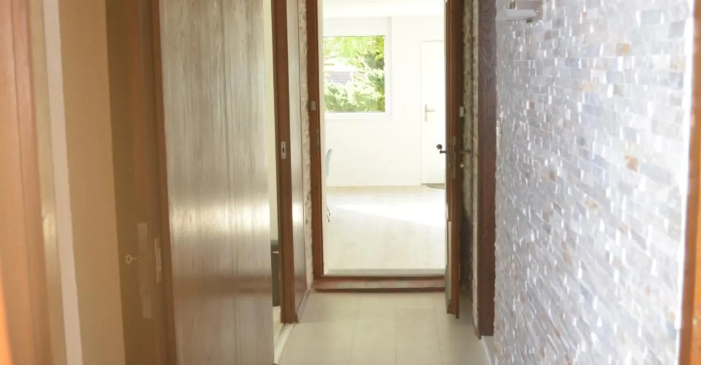 Bel appartement de 4 pièces à la campagne, avec terrasse et coin jardin - Foto 9 di 17