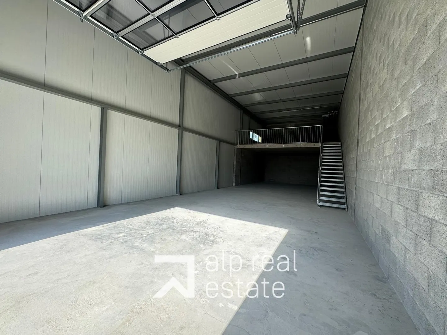Modularer Raum von 160m² - Flexibilität & strategische Erreichbarkeit A9 - Foto 1 von 6