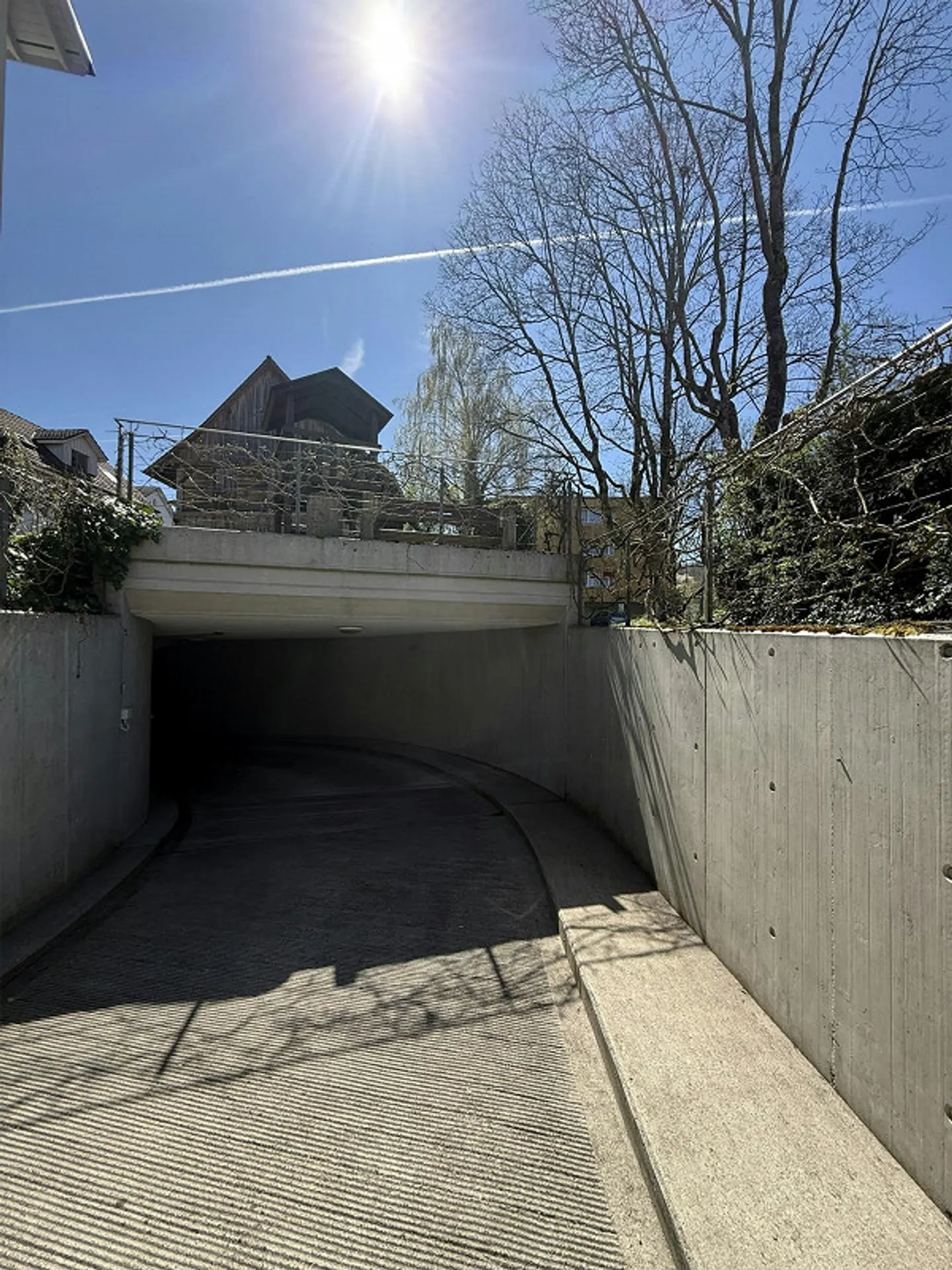 Underground parking space for rent - Photo 1 of 8