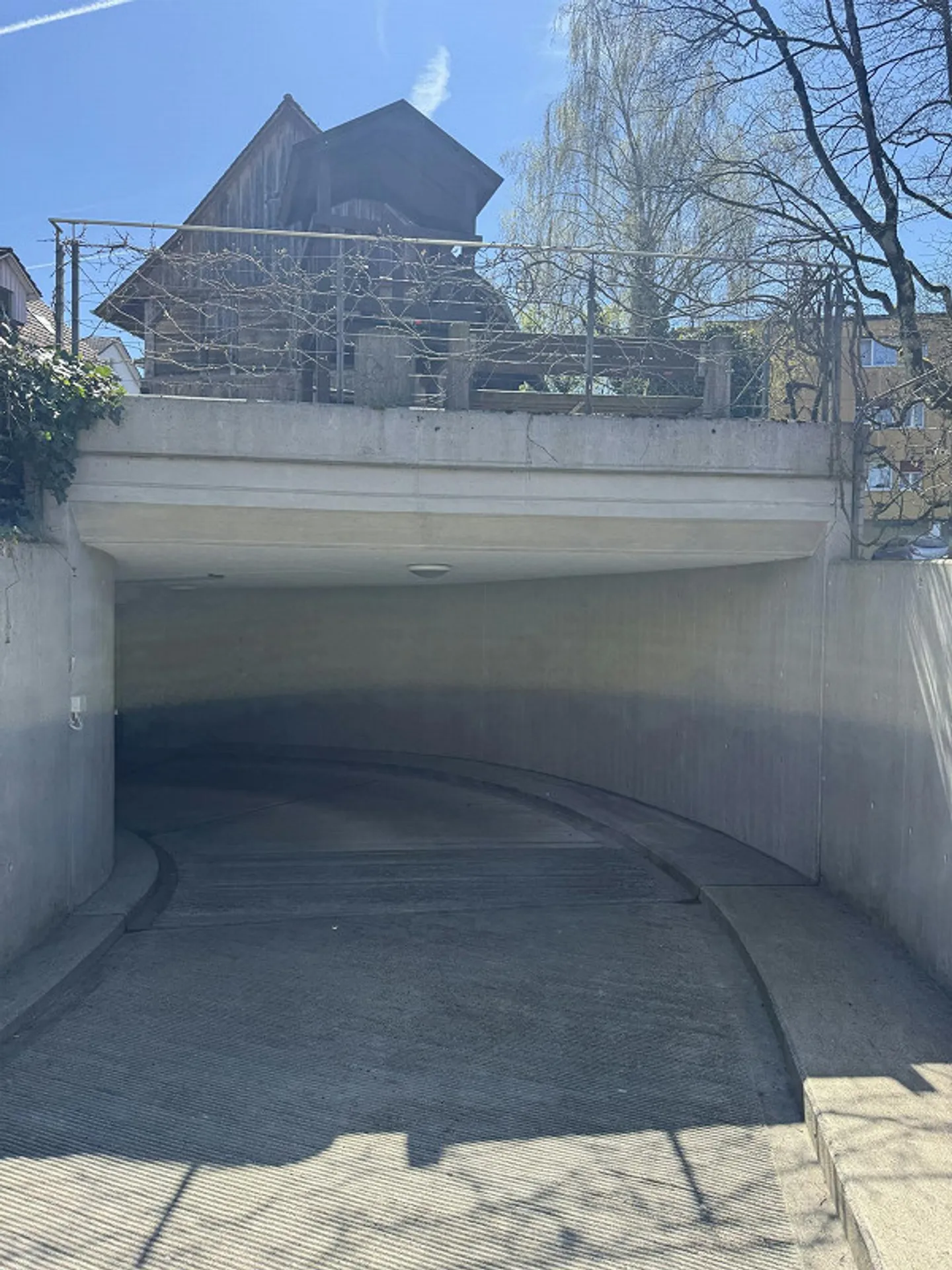 Underground parking space for rent - Photo 2 of 8