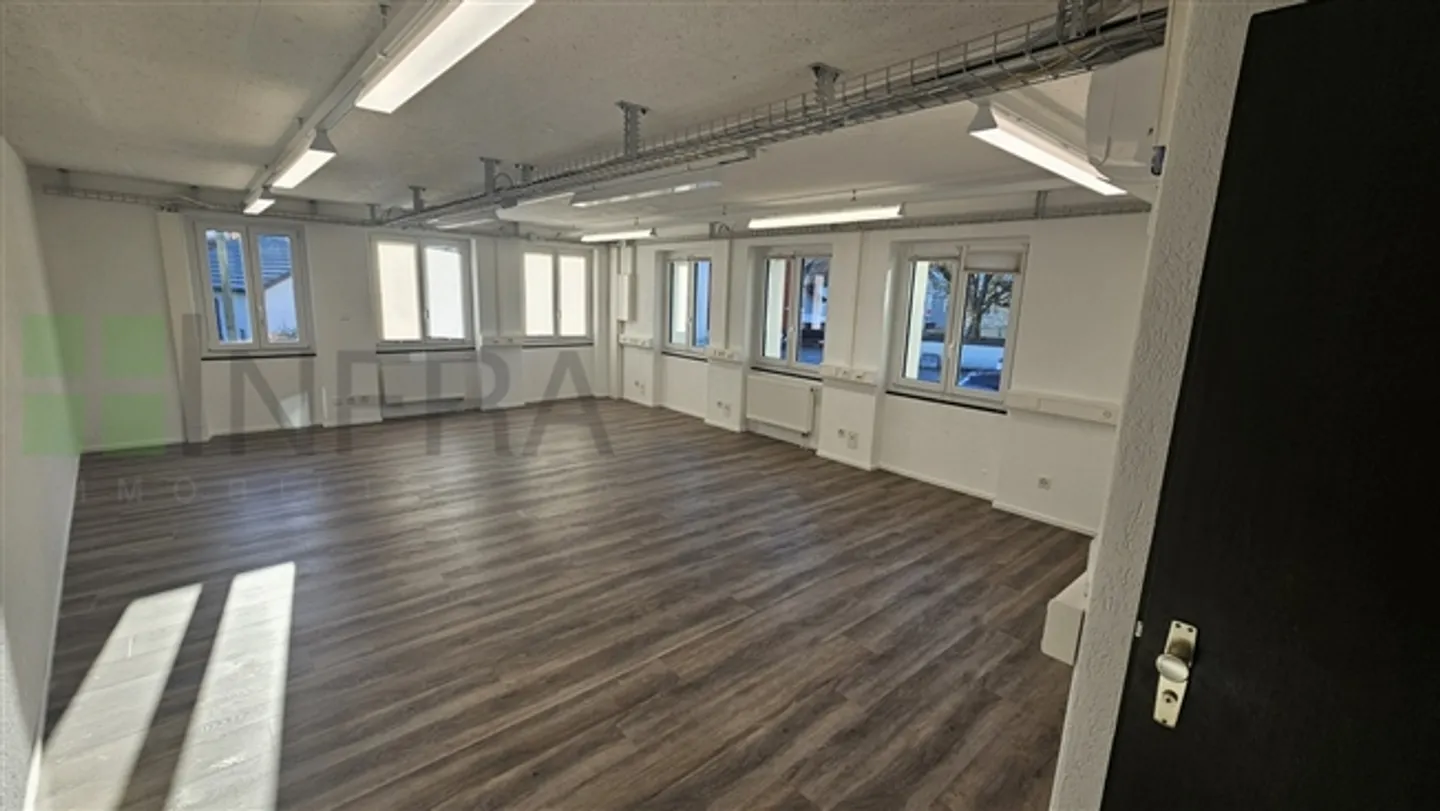 Offices of 80 m2 - Photo 2 of 20