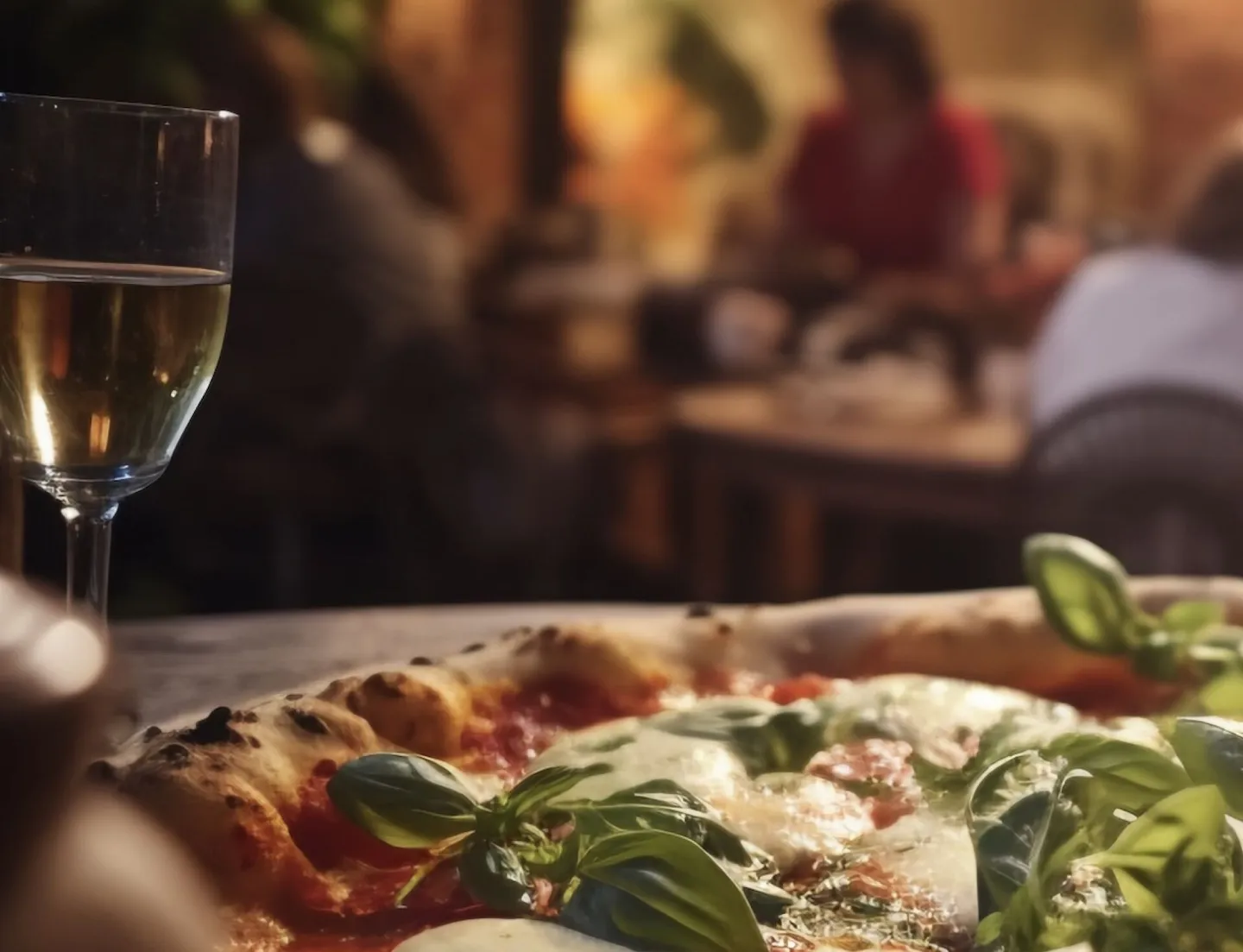 Edificio redditizio con caffè-ristorante, studi e posti auto. Rendimento lordo 6,3% - Foto 8 di 13