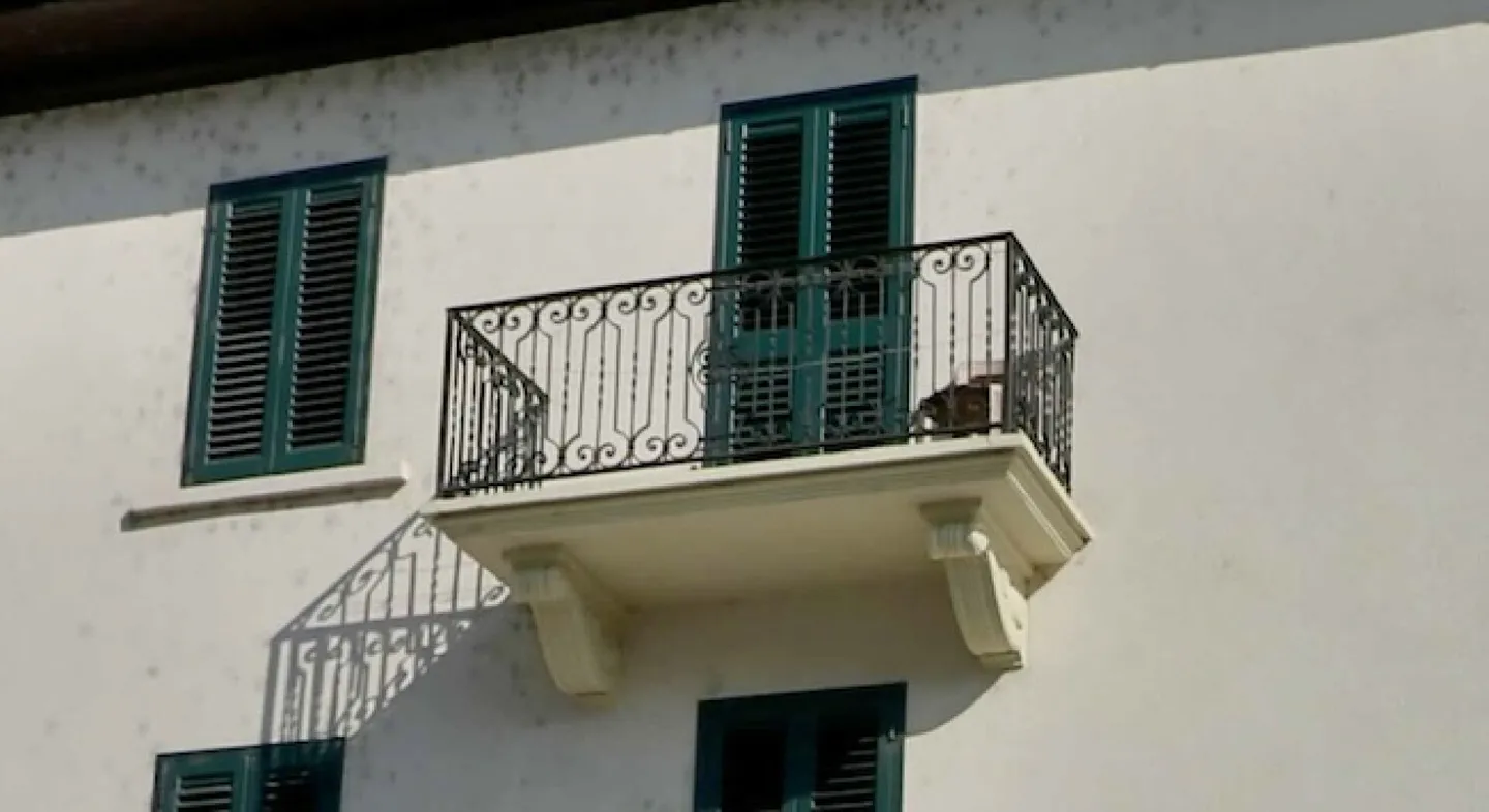 Edificio redditizio con caffè-ristorante, studi e posti auto. Rendimento lordo 6,3% - Foto 11 di 13