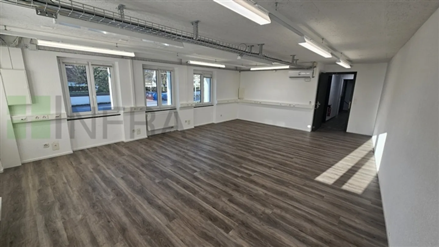 Offices of 80 m2 - Photo 1 of 20