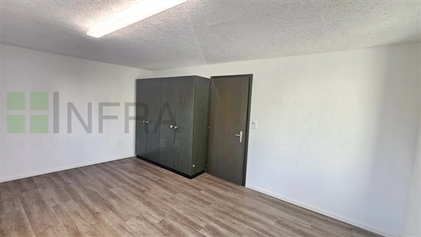 Offices of 80 m2 - Photo 14 of 20