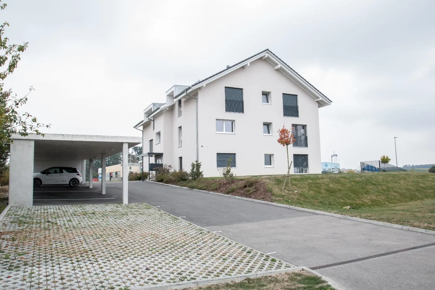 Places de parc extérieures - Photo 2 sur 2