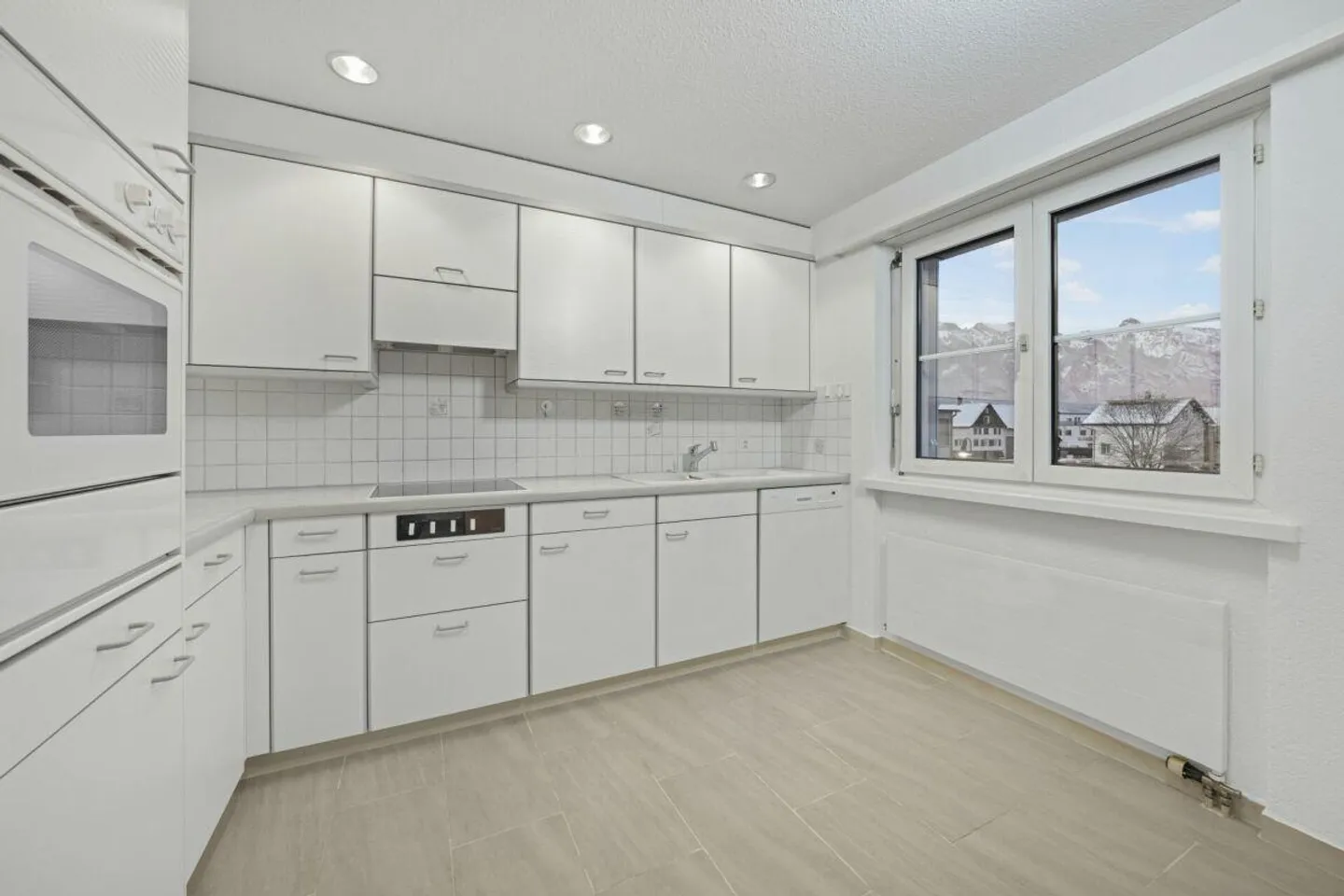 Spacious 4.5-room apartment with over 100 m² terrace in Haag - Photo 6 of 14