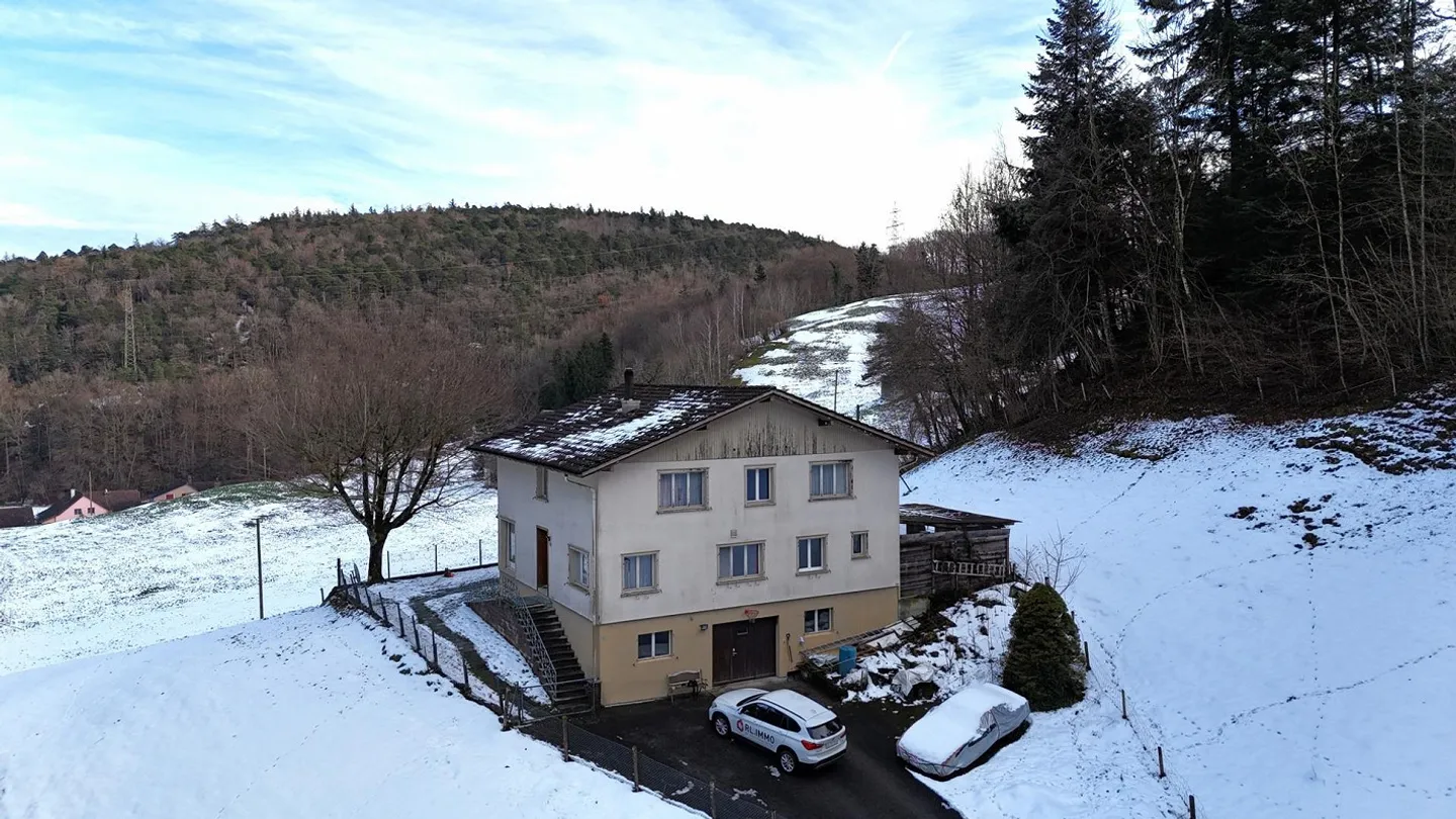 Incantevole casa unifamiliare di 7 stanze in vendita in una posizione tranquilla - Foto 1 di 7