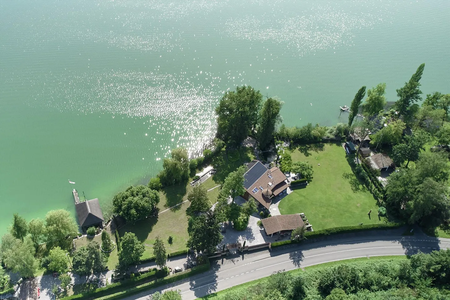 Grosszügiges Seeanwesen nahe Luzern - Foto 1 von 9