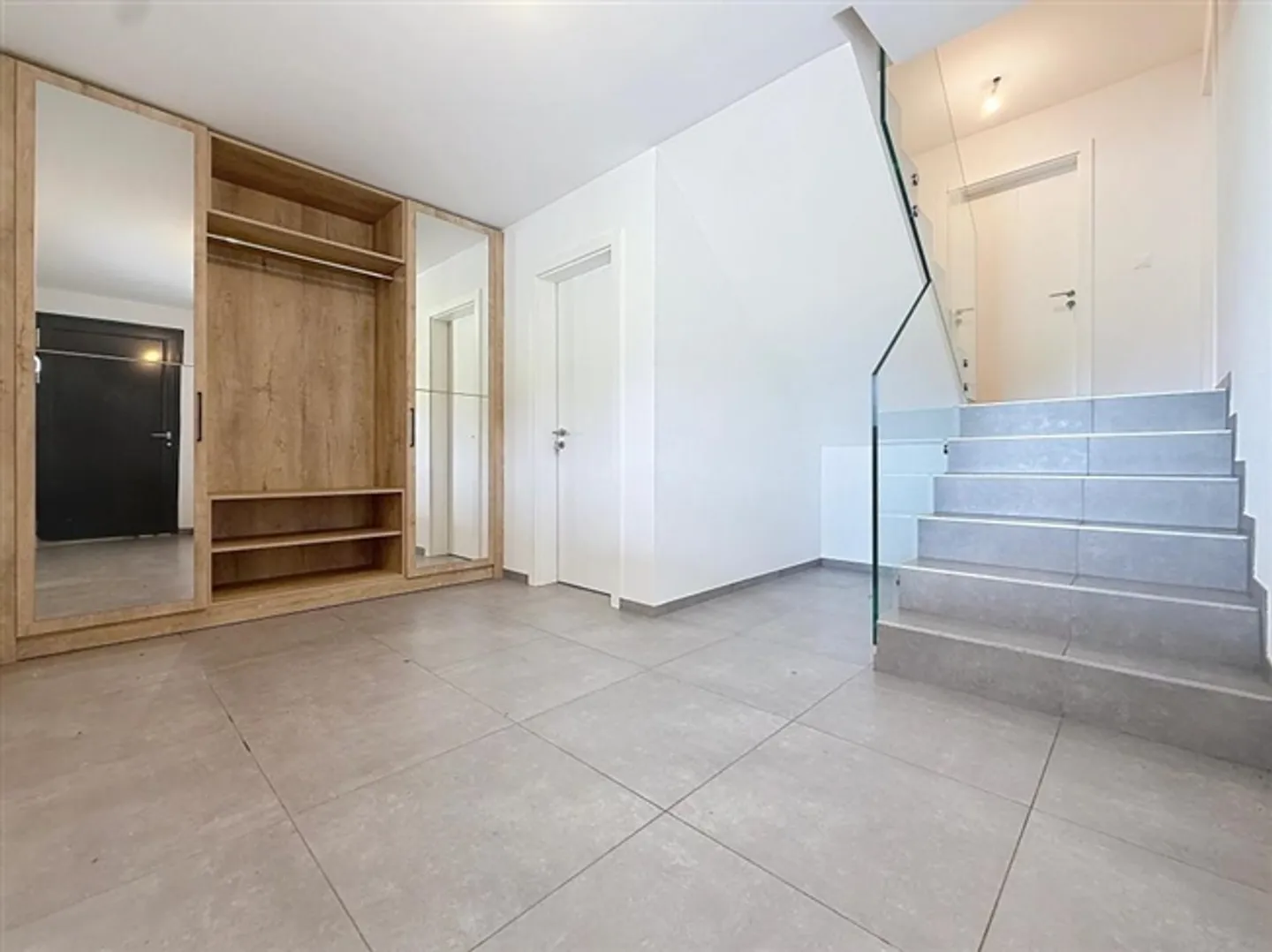LIVING IN VUISTERNENS-EN-OGOZ - A SPACIOUS 5.5-ROOM VILLA IN A VILLAGE WITH AUTHENTIC CHARM - Photo 3 of 13