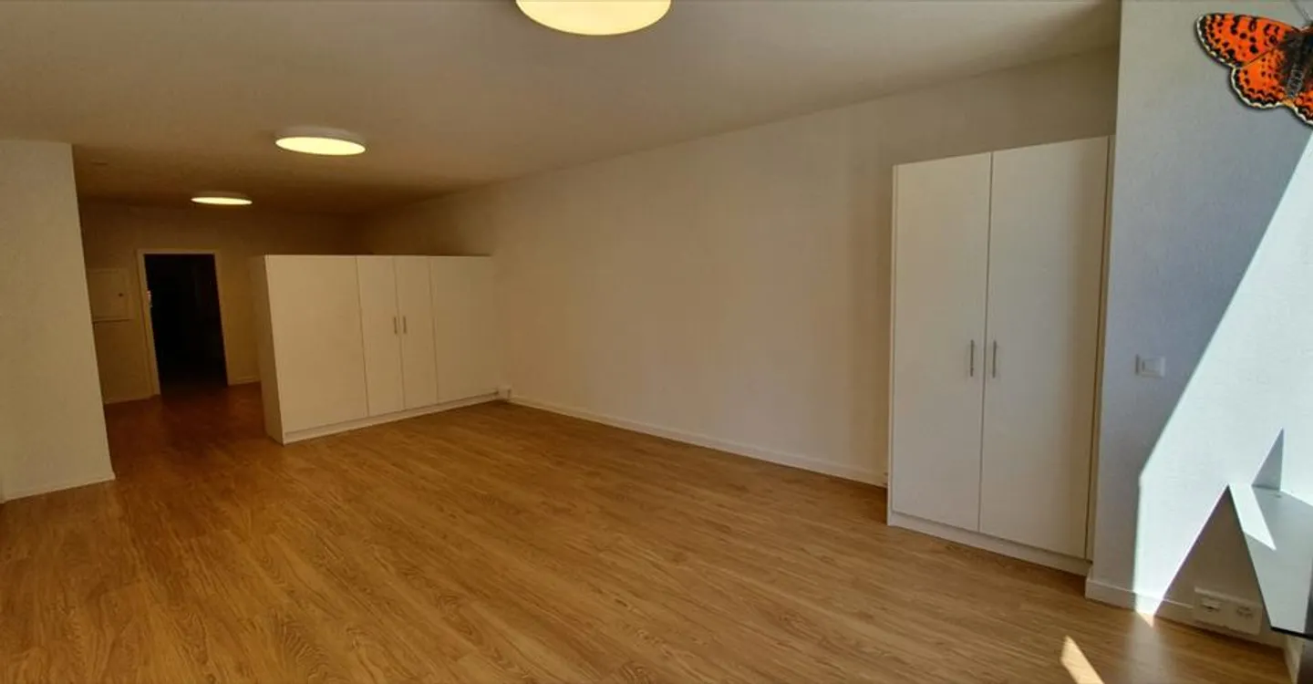 Beautiful commercial space of 114m² in the heart of Payerne - Photo 2 of 8