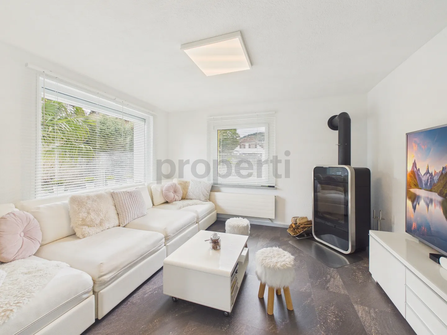 Maison individuelle rénovée de 6,5 pièces avec jardin spacieux à Menziken - Photo 1 sur 12