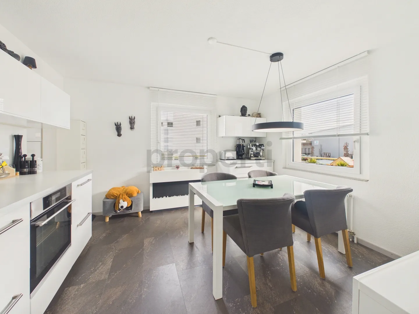 Maison individuelle rénovée de 6,5 pièces avec jardin spacieux à Menziken - Photo 3 sur 12