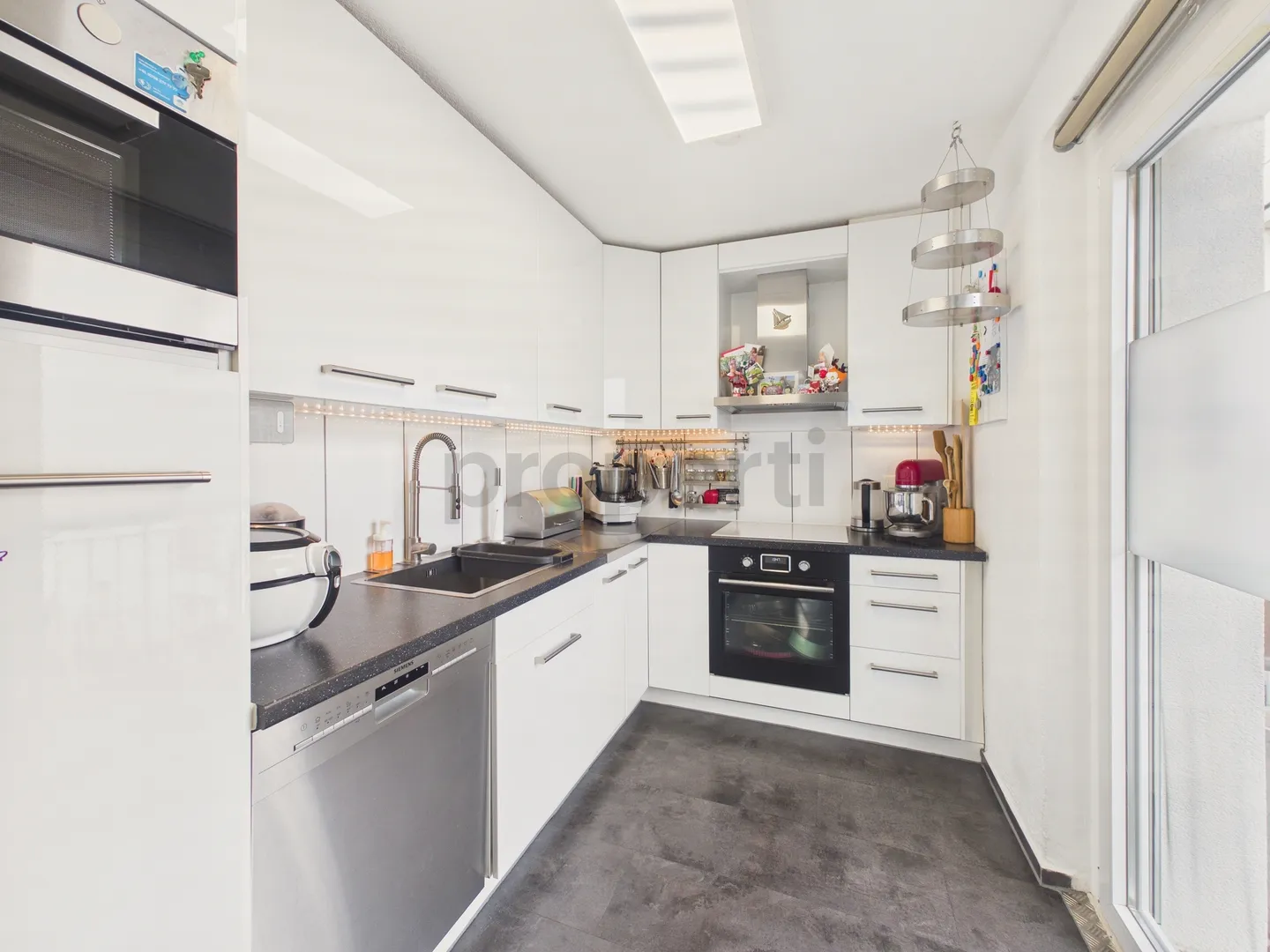 Maison individuelle rénovée de 6,5 pièces avec jardin spacieux à Menziken - Photo 4 sur 12