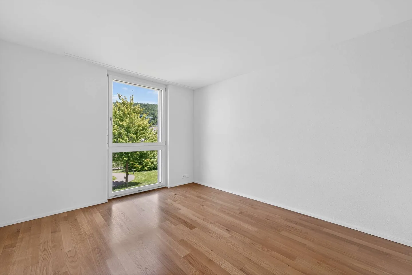 Appartement moderne et lumineux de 5,5 pièces avec une terrasse de 35,5 m² - Photo 6 sur 13