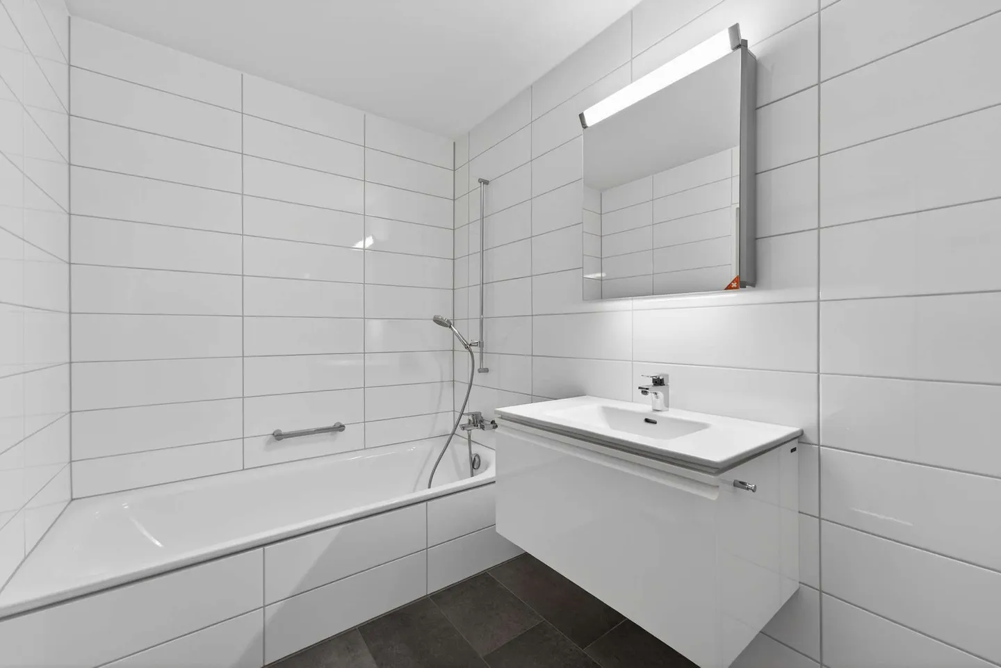 Appartement moderne et lumineux de 5,5 pièces avec une terrasse de 35,5 m² - Photo 10 sur 13