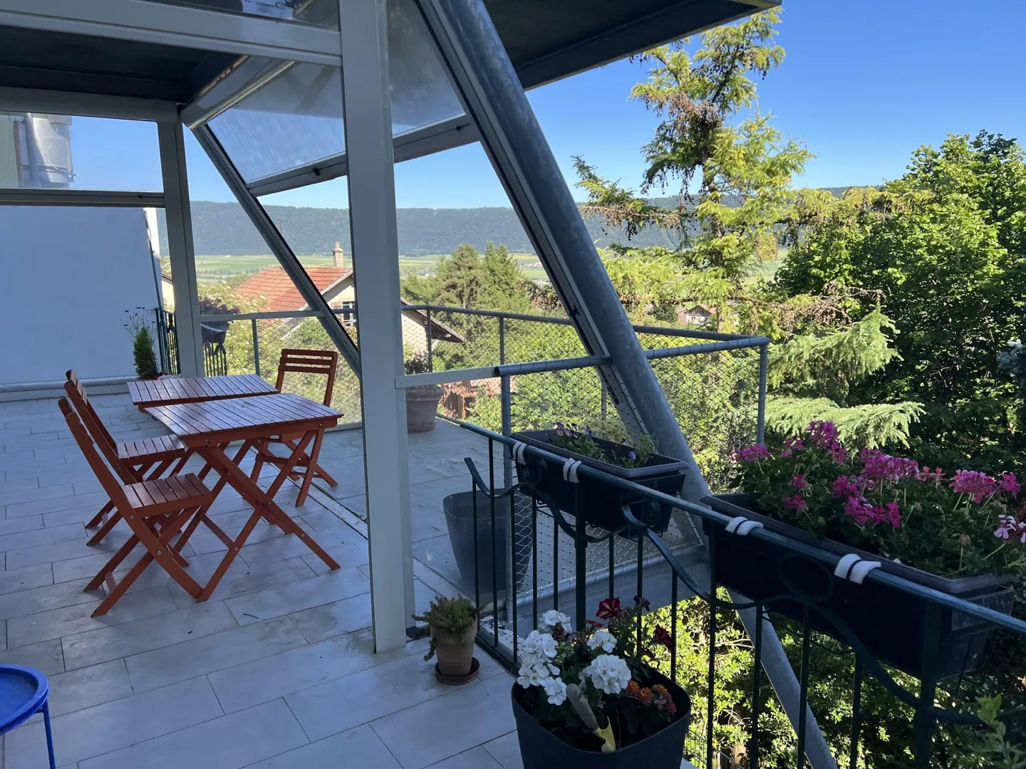 Charmante Wohnung mit Terrasse, Wintergarten und freiem Blick - Foto 4 von 12