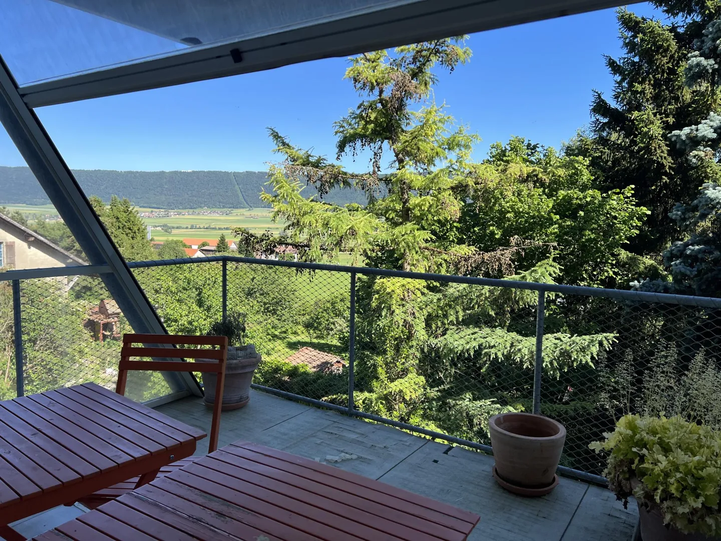 Charmante Wohnung mit Terrasse, Wintergarten und freiem Blick - Foto 2 von 12