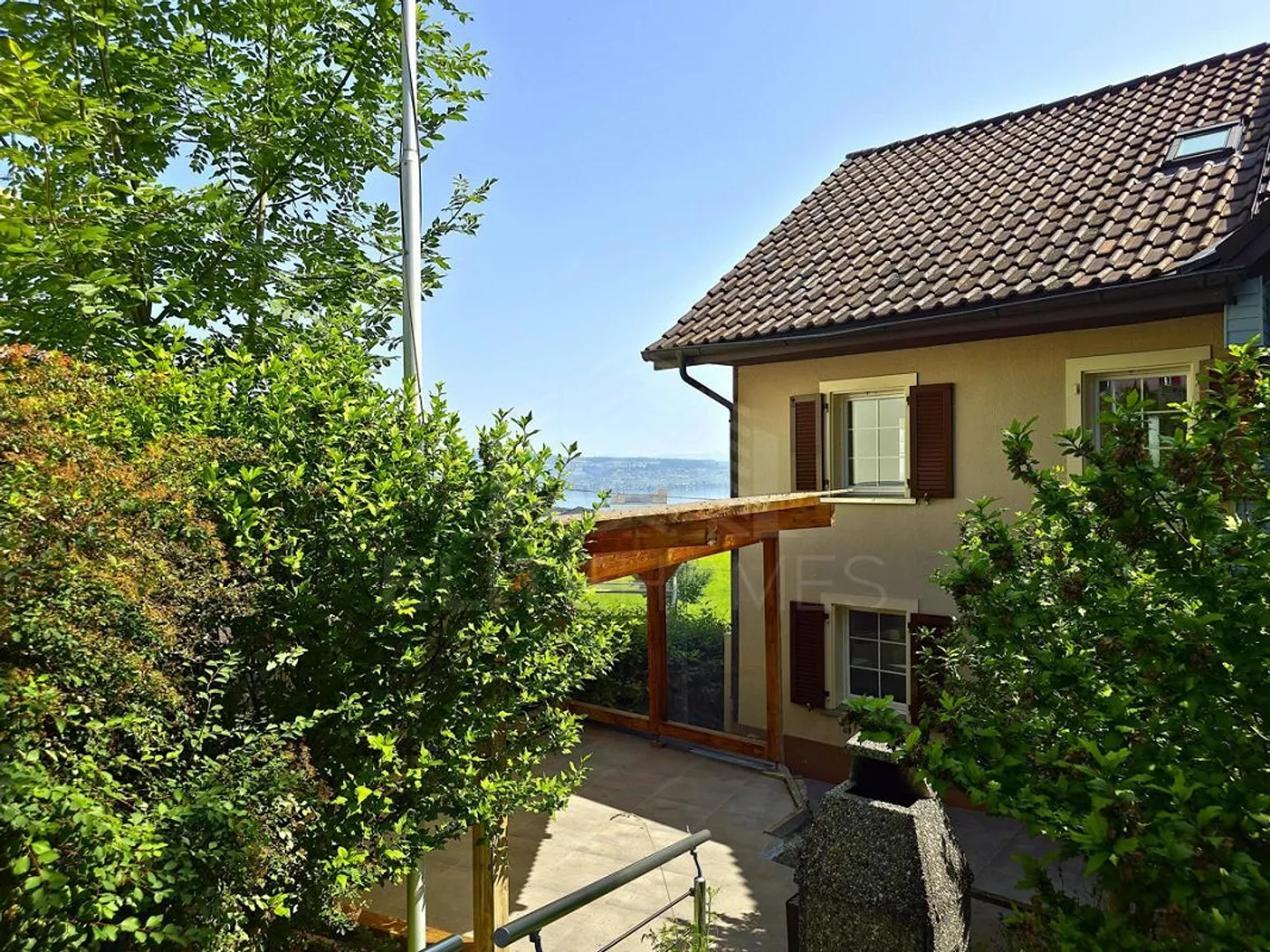 Gioiello Incantevole con Vista Unica sul Lago - Foto 1 di 6