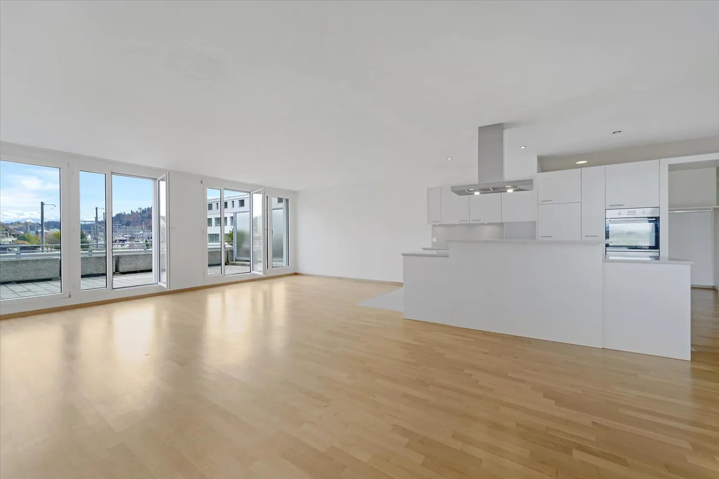 Ideal for a large family or shared apartment! - Photo 2 of 9