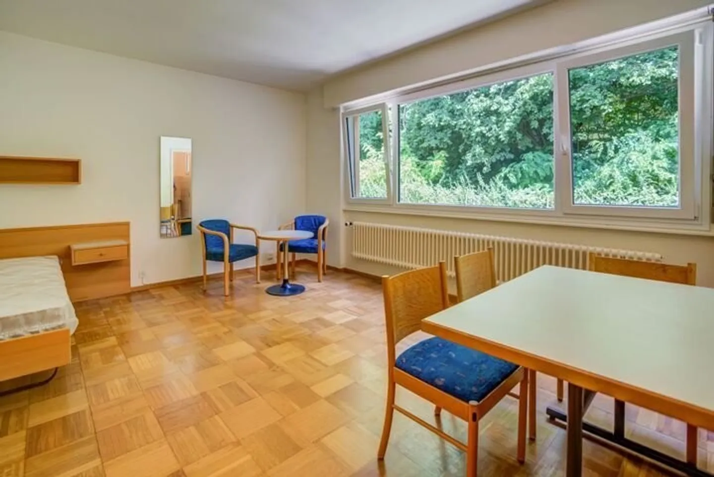 Möbliertes Studio mit privater Terrasse in der Nähe des Stadtzentrums - Foto 2 von 3