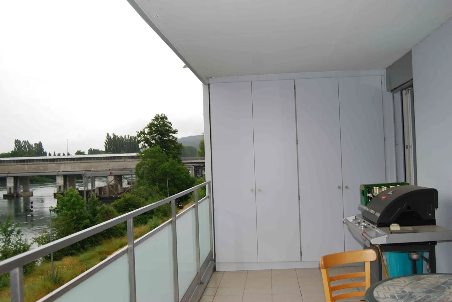 Spacious 5.5-Room Apartment with River View in Port - Photo 7 of 8