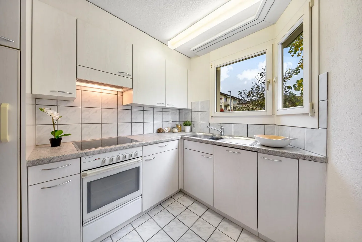 Charmante Dachwohnung zu Vermieten - Foto 3 von 4