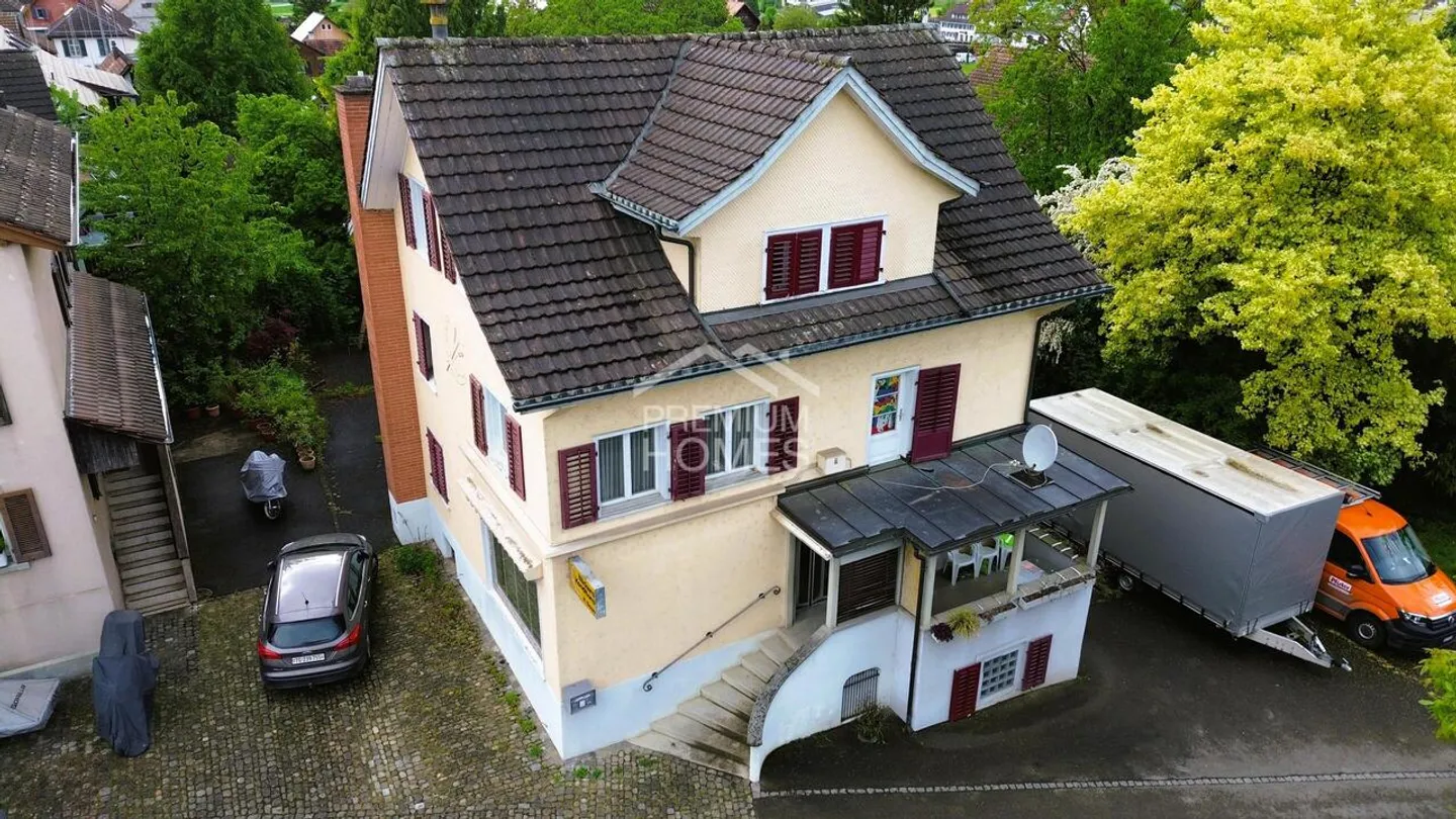 Propriété avec potentiel de développement - Votre prochain objet d'investissement ! - Photo 1 sur 10