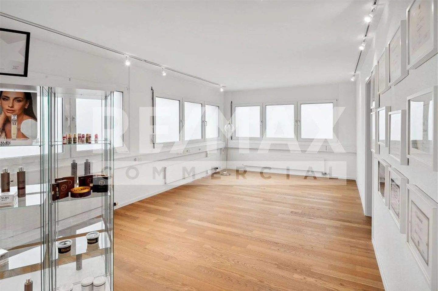 Uffici ristrutturati - Foto 3 di 10