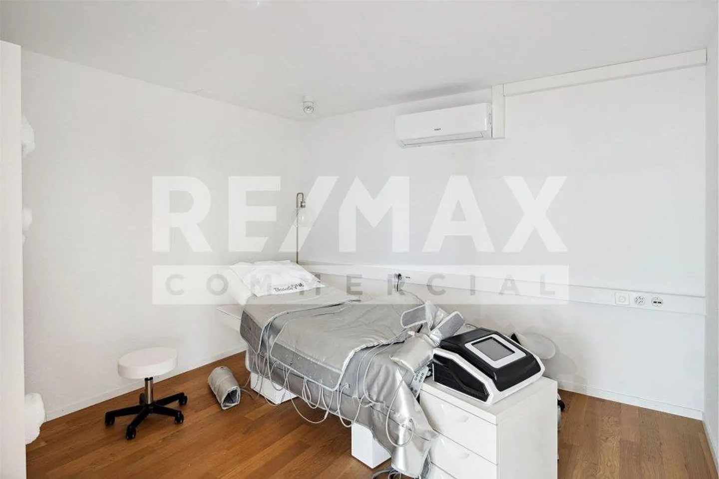 Uffici ristrutturati - Foto 4 di 10