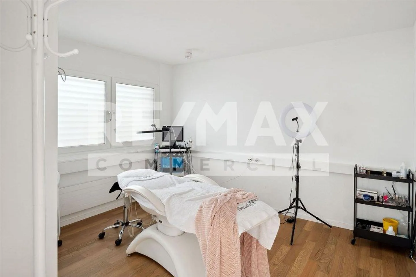 Uffici ristrutturati - Foto 5 di 10