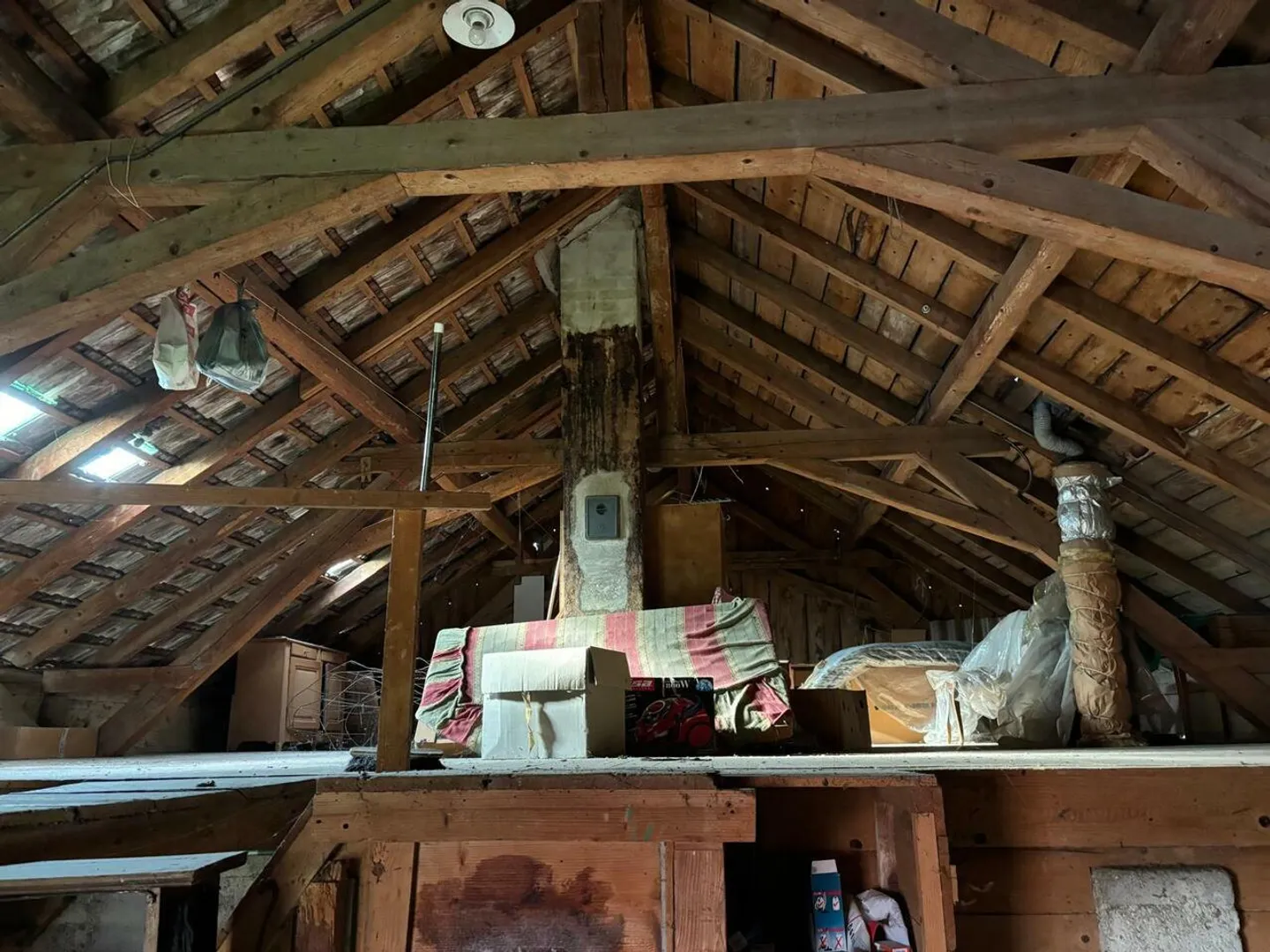 Casa da ristrutturare affascinante - Foto 8 di 11