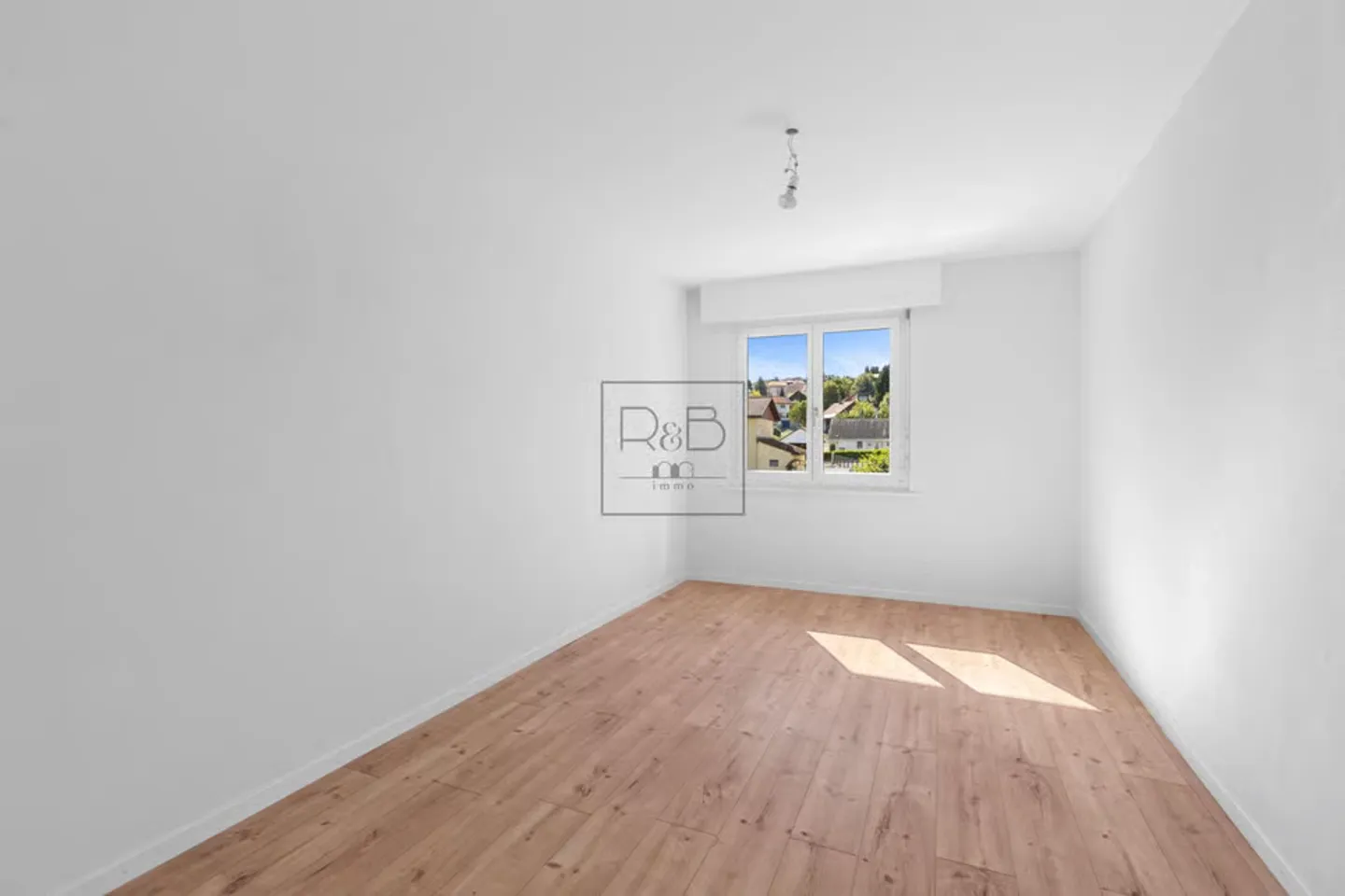 Bright 3.5-room apartment with balcony in Farvagny - Photo 5 of 10