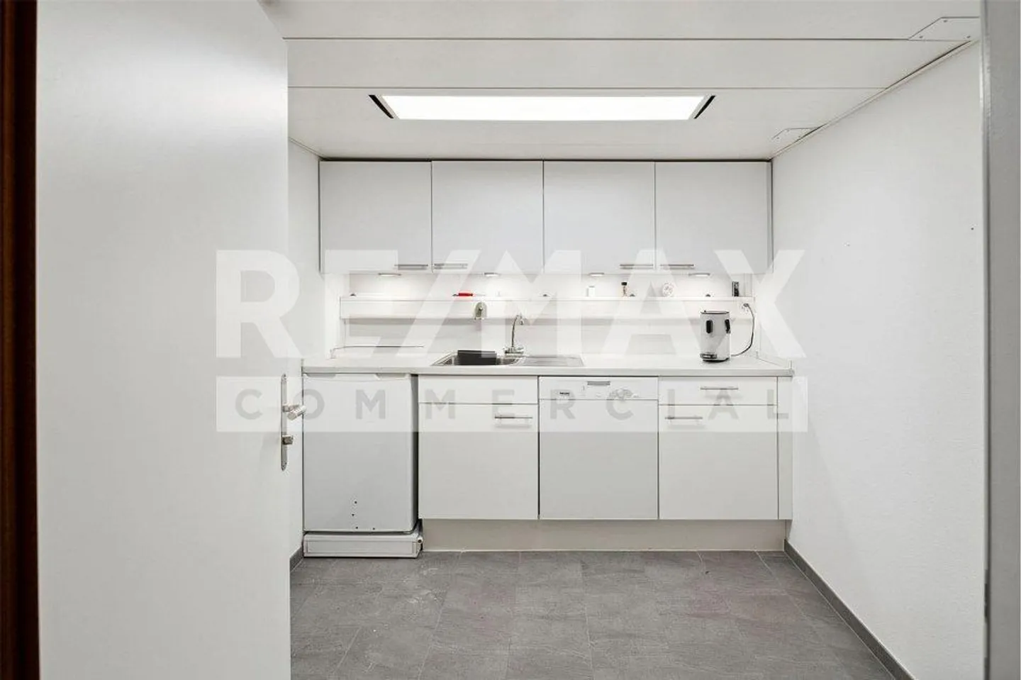 Uffici ristrutturati - Foto 8 di 10