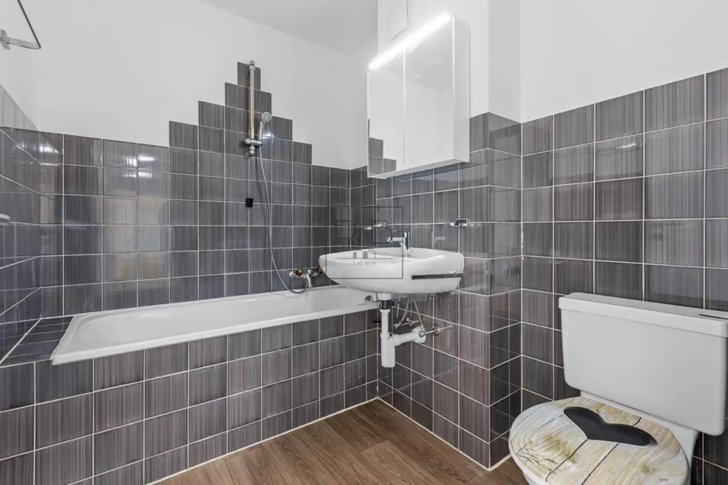 Bright 3.5-room apartment with balcony in Farvagny - Photo 9 of 10