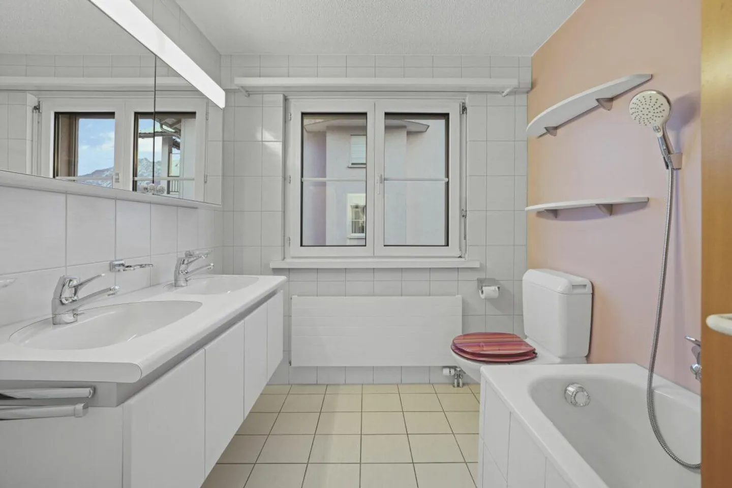 Spacious 4.5-room apartment with over 100 m² terrace in Haag - Photo 11 of 14