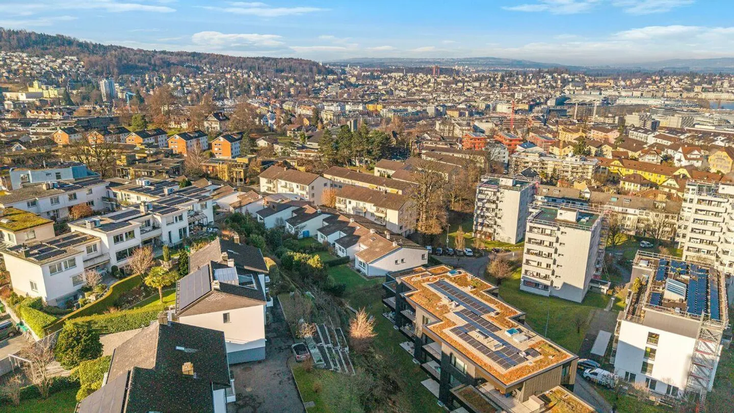 Casa angolare con giardino in una posizione tranquilla in città - Foto 6 di 6