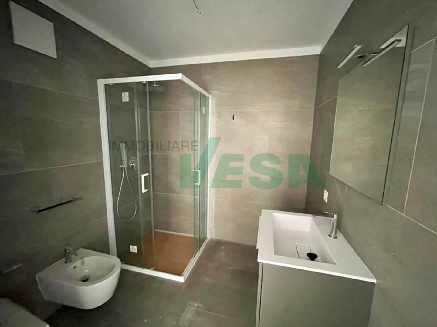 New and bright 3.5-room apartment with a large garden - Photo 7 of 9