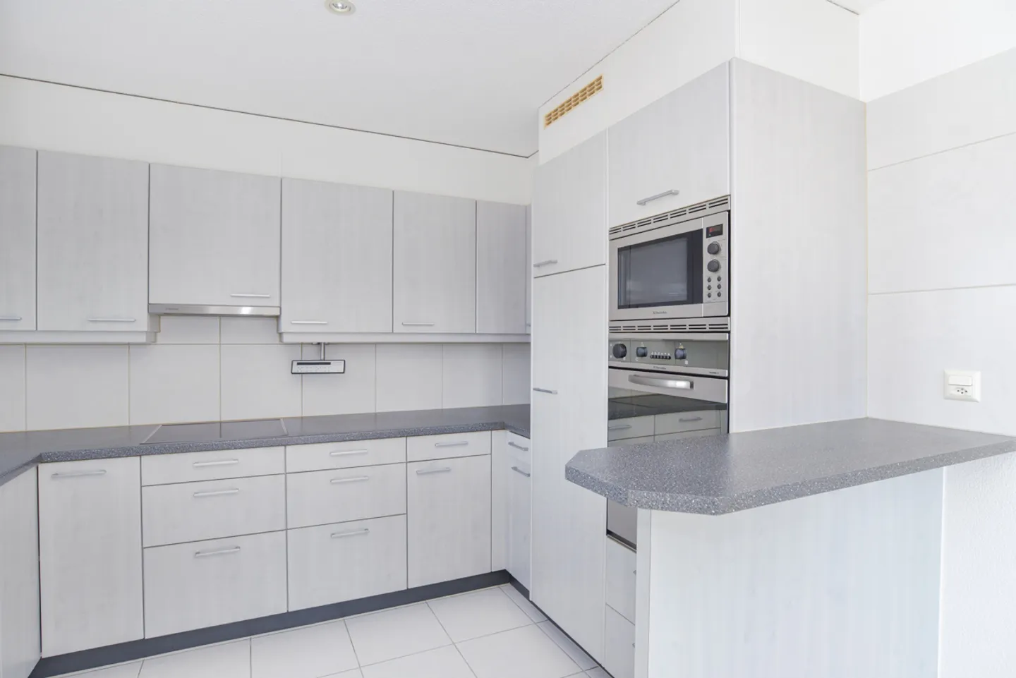 Trasferirsi e godere: Appartamento ben curato con balcone e ascensore - Foto 6 di 13